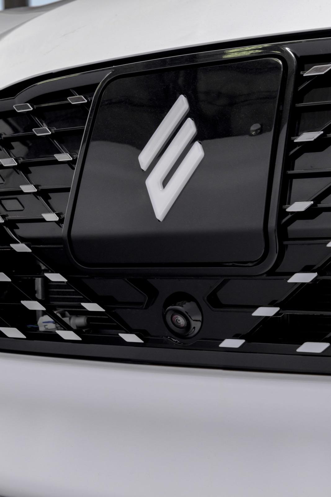 Detalle de la parrilla iluminada y cámara 360° del EV3